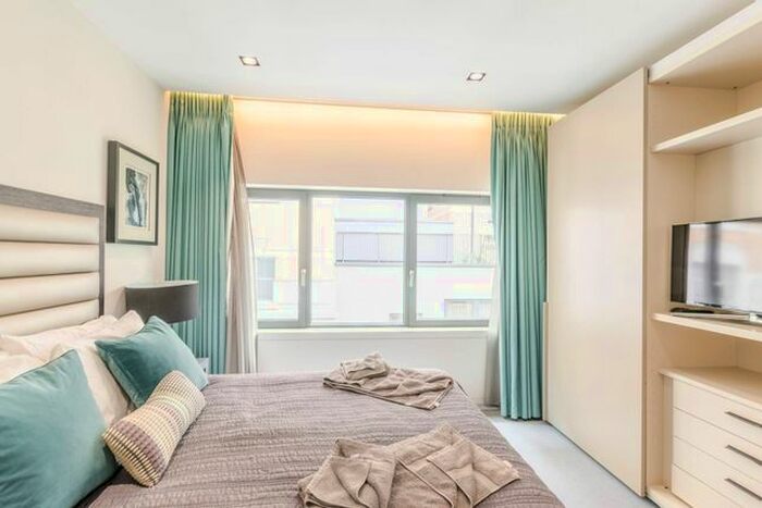 2 Bedroom Flat To Rent In Babmaes Street, St James's, London, SW1Y