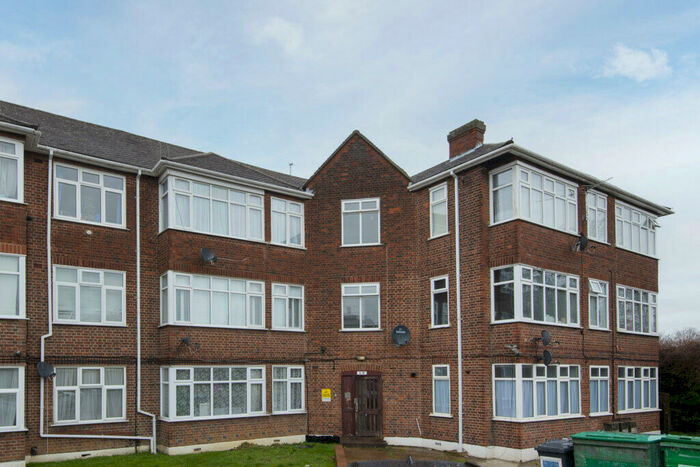 2 Bedroom Apartment To Rent In Chalford Court, Pershore Close, Gants Hill, Ilford, Essex, IG2