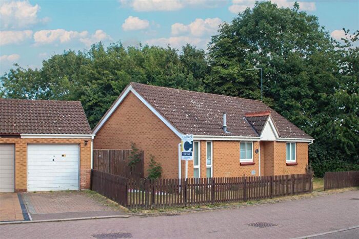 2 Bedroom Detached Bungalow For Sale In Fontwell Drive, Bletchley, Milton Keynes, MK3
