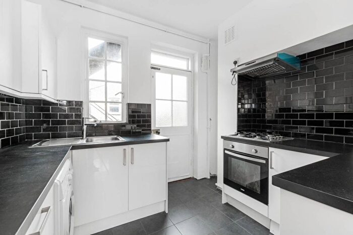 2 Bedroom Flat To Rent In Bloomfield Road, Highgate, London, N6