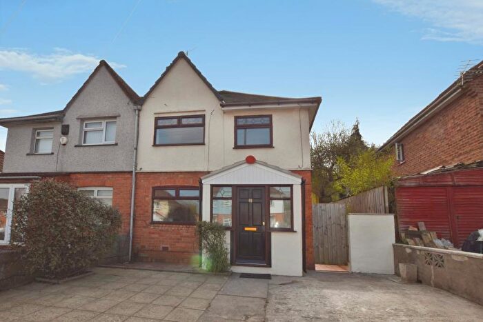 3 Bedroom Terraced House To Rent In Glyn Vale - Knowle, BS3