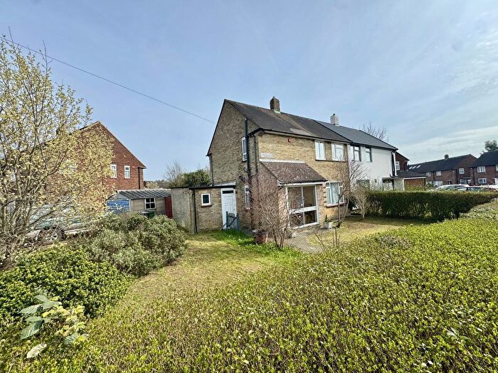 3 Bedroom Semi-Detached House For Sale In Priestleys, Luton, LU1