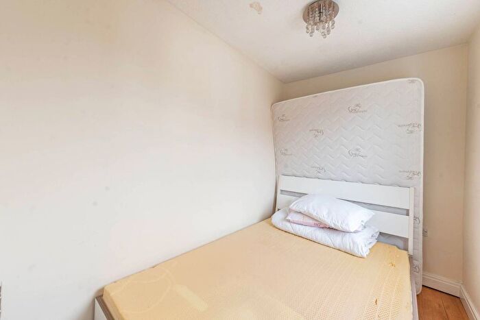 1 Bedroom Flat For Sale In Vicars Bridge Close, Alperton, Wembley, HA0