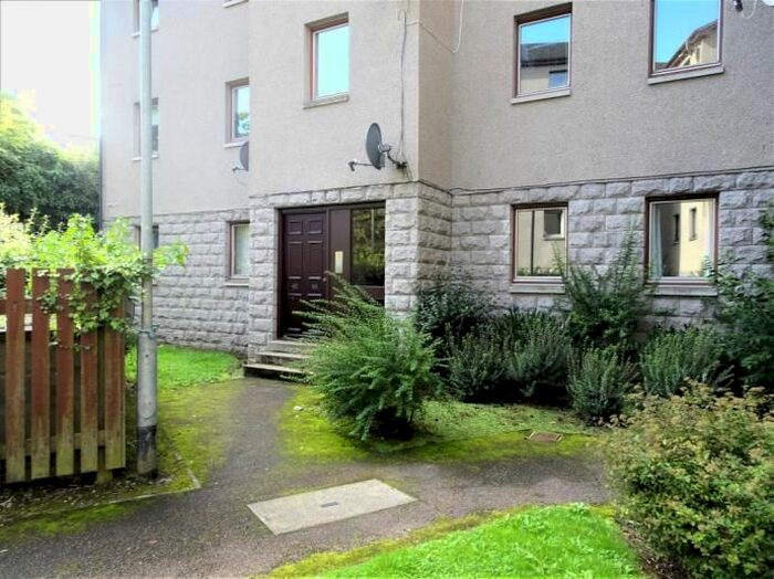 2 Bedroom Flat To Rent In Glendale Mews, Union Glen, Aberdeen, AB11