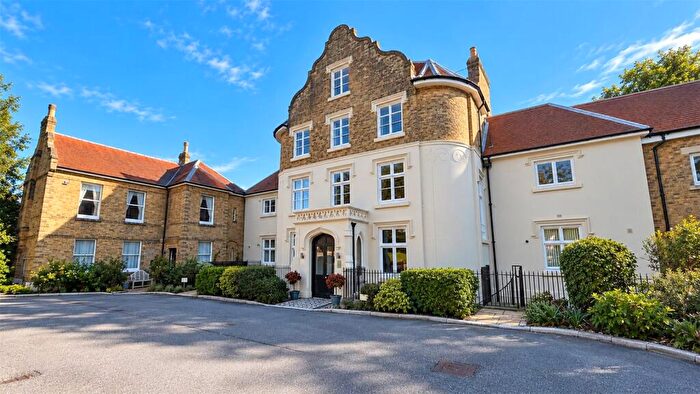 2 Bedroom Flat For Sale In Pegwell Road, Ramsgate, Kent, CT11