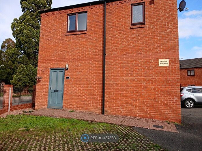 2 Bedroom Flat To Rent In Tintern Avenue, Worcester, WR3