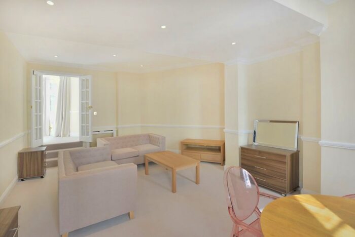2 Bedroom Apartment To Rent In St. Andrews Hill London, EC4V