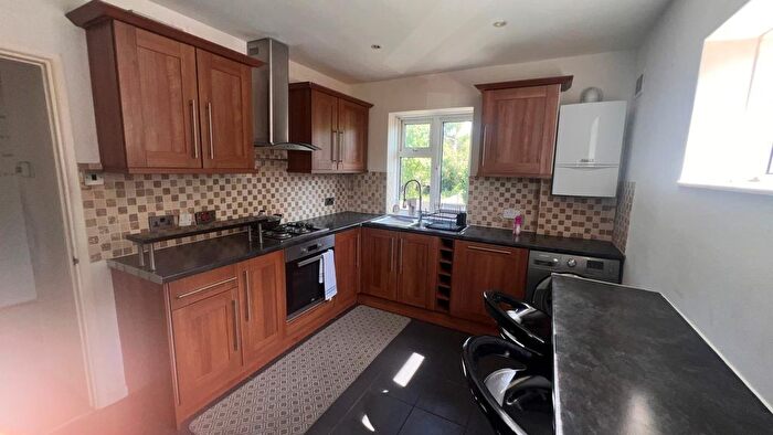2 Bedroom Maisonette To Rent In Fullwell Avenue, IG5