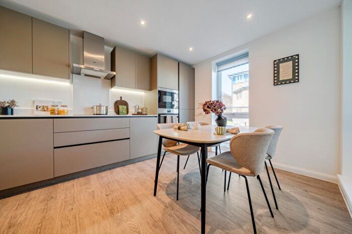 3 Bedroom Flat To Rent In Lowfield Street Dartford, DA1