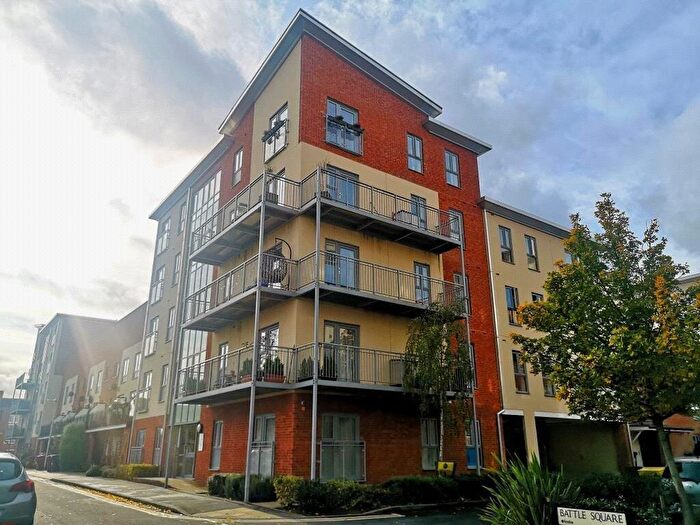2 Bedroom Apartment For Sale In Evesham House, Battle Square, Reading, RG30