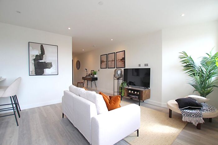 1 Bedroom Flat To Rent In High Street, Waltham Cross, EN8