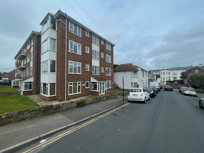 2 Bedroom Flat To Rent In Park Crescent, Rottingdean, Brighton, BN2