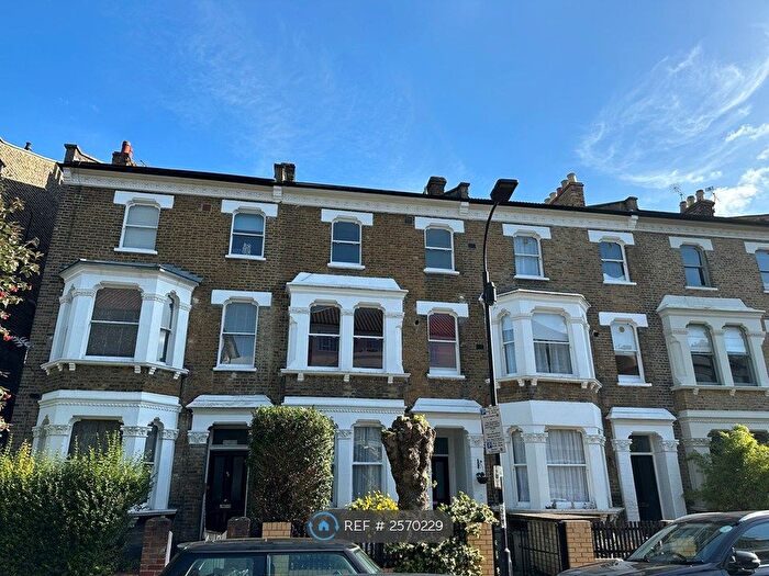 3 Bedroom Flat To Rent In Frithville Gardens, London, W12