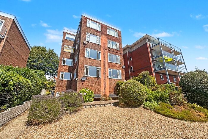 2 Bedroom Flat For Sale In Poole, BH15