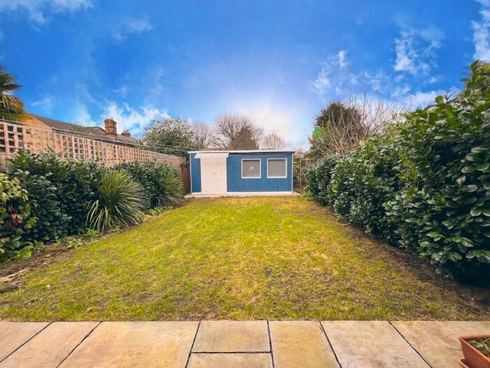 3 Bedroom Flat To Rent In Telford Avenue, London SW2