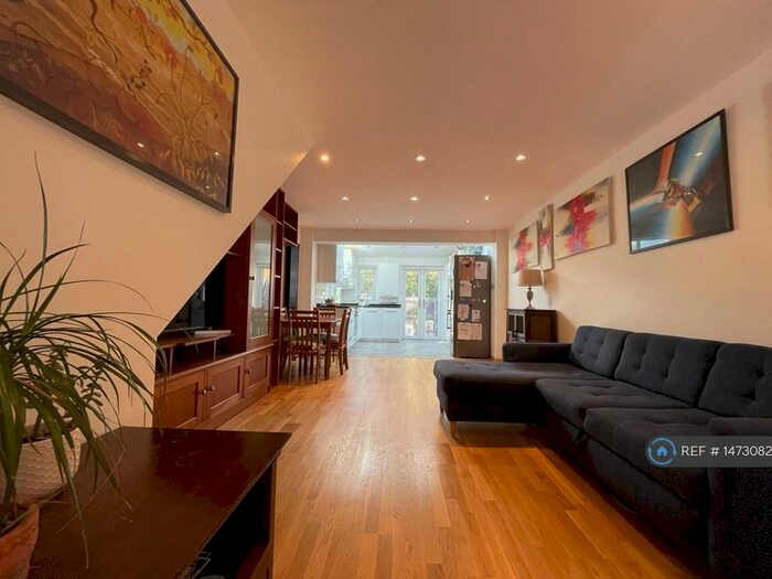 3 Bedroom Terraced House To Rent In Howland Way, London, SE16