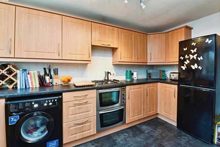 3 Bedroom End Of Terrace House For Sale In Curlew Drive, Chippenham, SN14