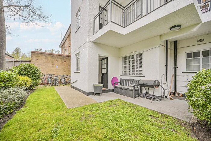 2 Bedroom Apartment For Sale In Tollington Court, Tollington Park, London, N4