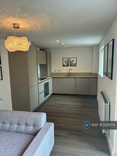 2 Bedroom Flat To Rent In Newmans Lane, Loughton, IG10