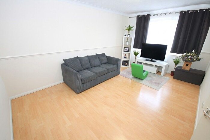 2 Bedroom Maisonette To Rent In Gulliver Close, Northolt, UB5