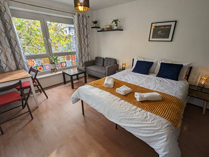 4 Bedroom Flat To Rent In Bow, E3