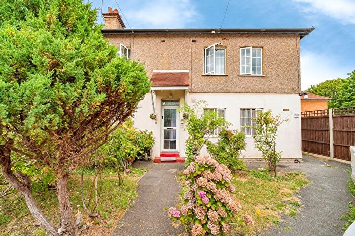 2 Bedroom Maisonette For Sale In Willow Tree Lane, Hayes, UB4