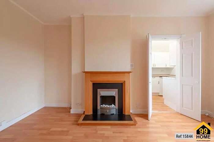 3 Bedroom Flat To Rent In Oxgangs Road North, Edinburgh, EH13