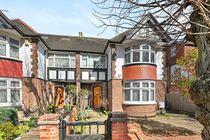 4 Bedroom Property For Sale In Carbery Avenue, Acton, W3