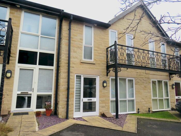 3 Bedroom House To Rent In Emily Way, Halifax, HX1