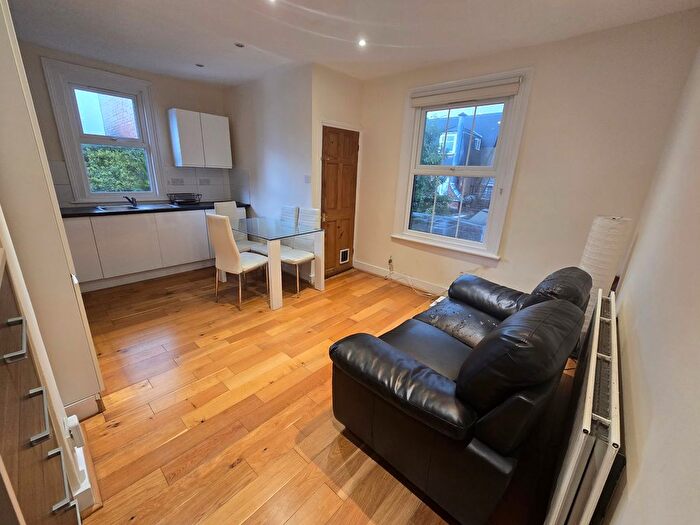 3 Bedroom Flat To Rent In Bertie Road, Willesden, London, NW10