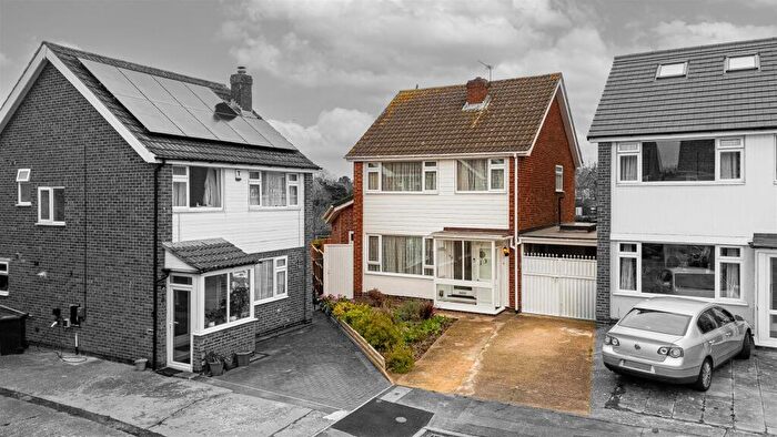 3 Bedroom Detached House For Sale In Eton Close, Leicester, LE2