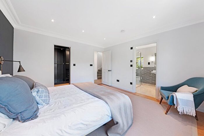 2 Bedroom Flat To Rent In Aldridge Road Villas, London, W11