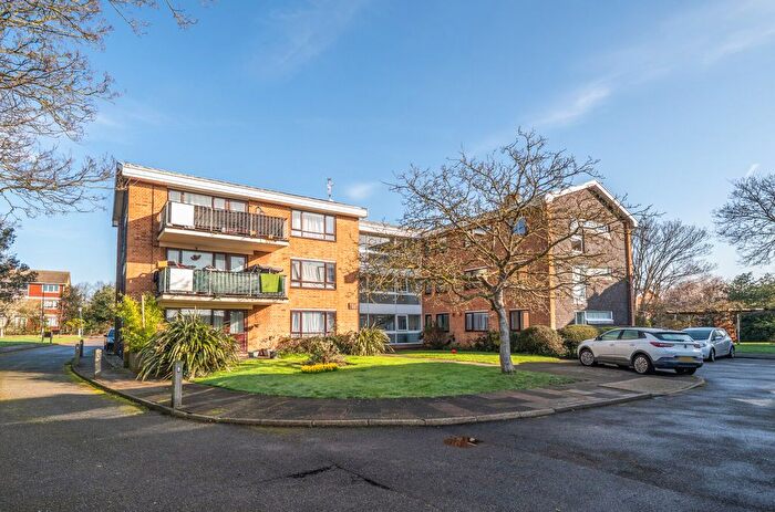 2 Bedroom Flat For Sale In North Park, Eltham, SE9