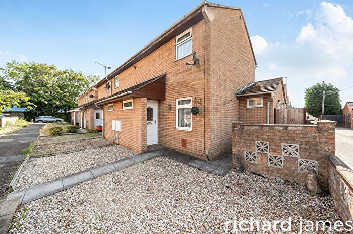 2 Bedroom End Of Terrace House For Sale In Argyle Street, Gorse Hill, Swindon, SN2
