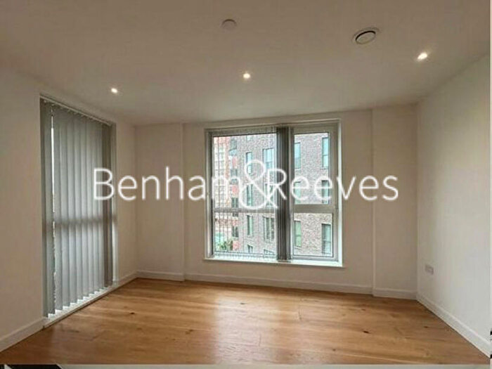 1 Bedroom Apartment To Rent In Wayfare House North, Escapade Place, E14