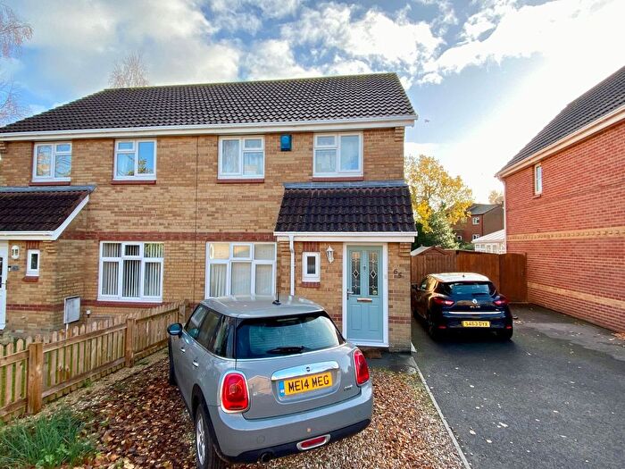 3 Bedroom Semi Detached House To Rent In Eaton Crescent, Taunton, TA2