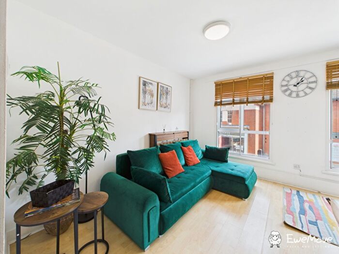 2 Bedroom Flat To Rent In Winchester, Hampshire, SO23