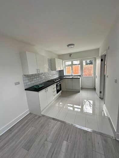 5 Bedroom Terraced House To Rent In Staines Road, Ilford, IG1