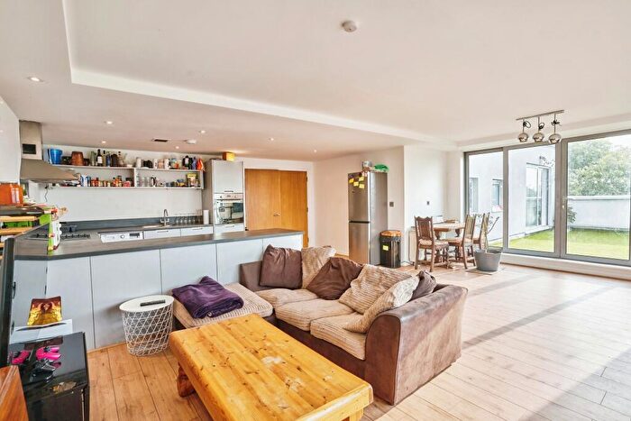 2 Bedroom Apartment For Sale In Hermit Road, London, E16