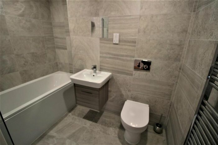 2 Bedroom Flat To Rent In Two Bedroom Apartment, Leyland House, Leeds, LS9