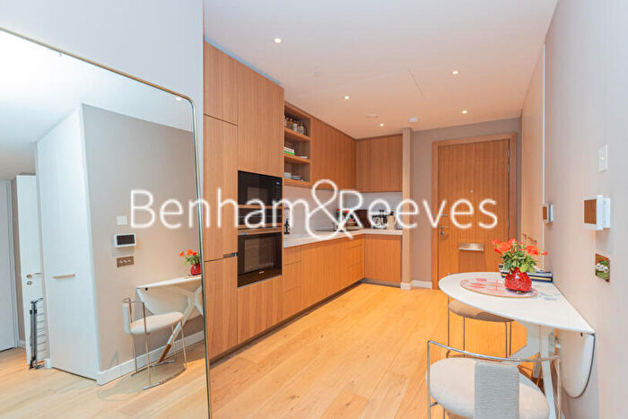2 Bedroom Apartment To Rent In Prospect Way, Wilshire House, SW11