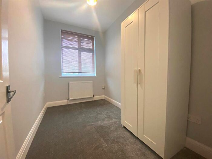 2 Bedroom Apartment To Rent In Clarendon Parade, Turners Hill, Cheshunt, EN8