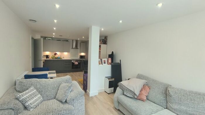 1 Bedroom Flat To Rent In Windmill Lane, Hanwell, UB2