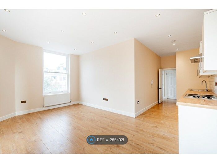 2 Bedroom Flat To Rent In Commercial Road, London, E1