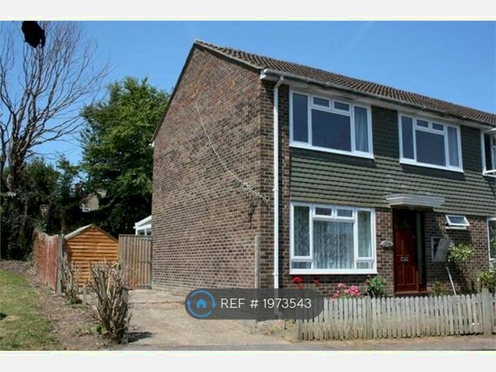 4 Bedroom End Of Terrace House To Rent In The Chantrys, Farnham, GU9