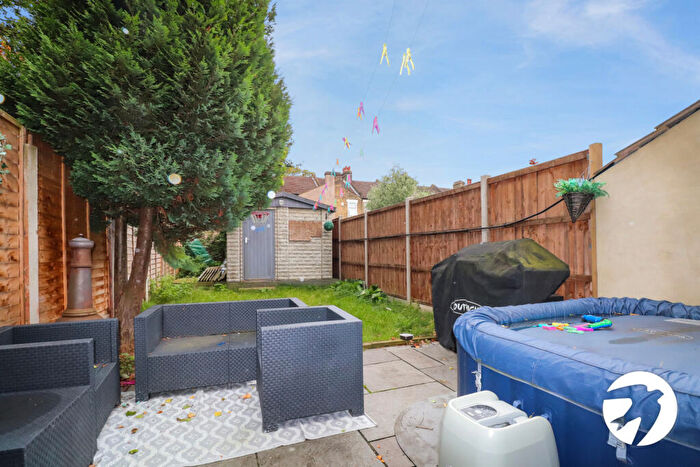 3 Bedroom Terraced House For Sale In Friday Road, Erith, DA8