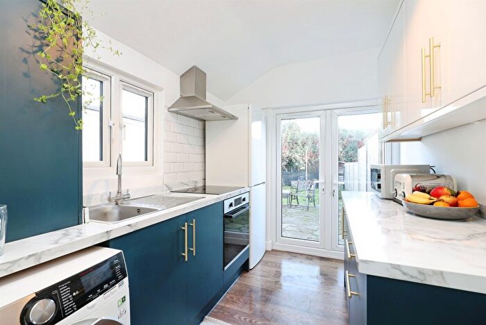 3 Bedroom Terraced House For Sale In Estcourt Road, Watford, WD17