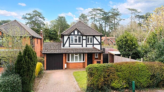 4 Bedroom Detached House For Sale In Rickman Hill, Coulsdon, CR5