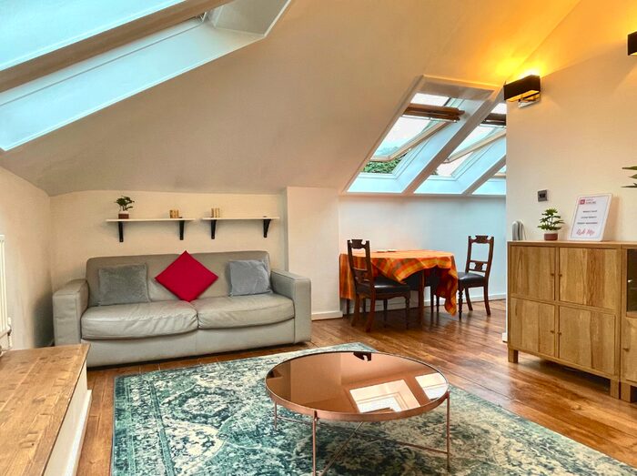 2 Bedroom Flat To Rent In Somerset Road, Ealing, W13