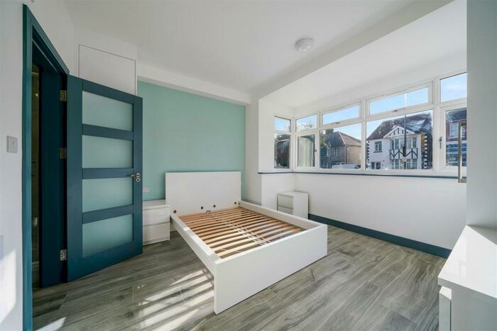 Studio To Rent In High Road, Harrow, HA3